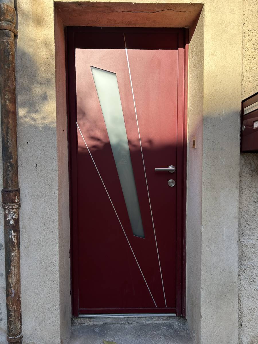 Pose d'une porte d'entrée en aluminium de la marque K.Line à Apt